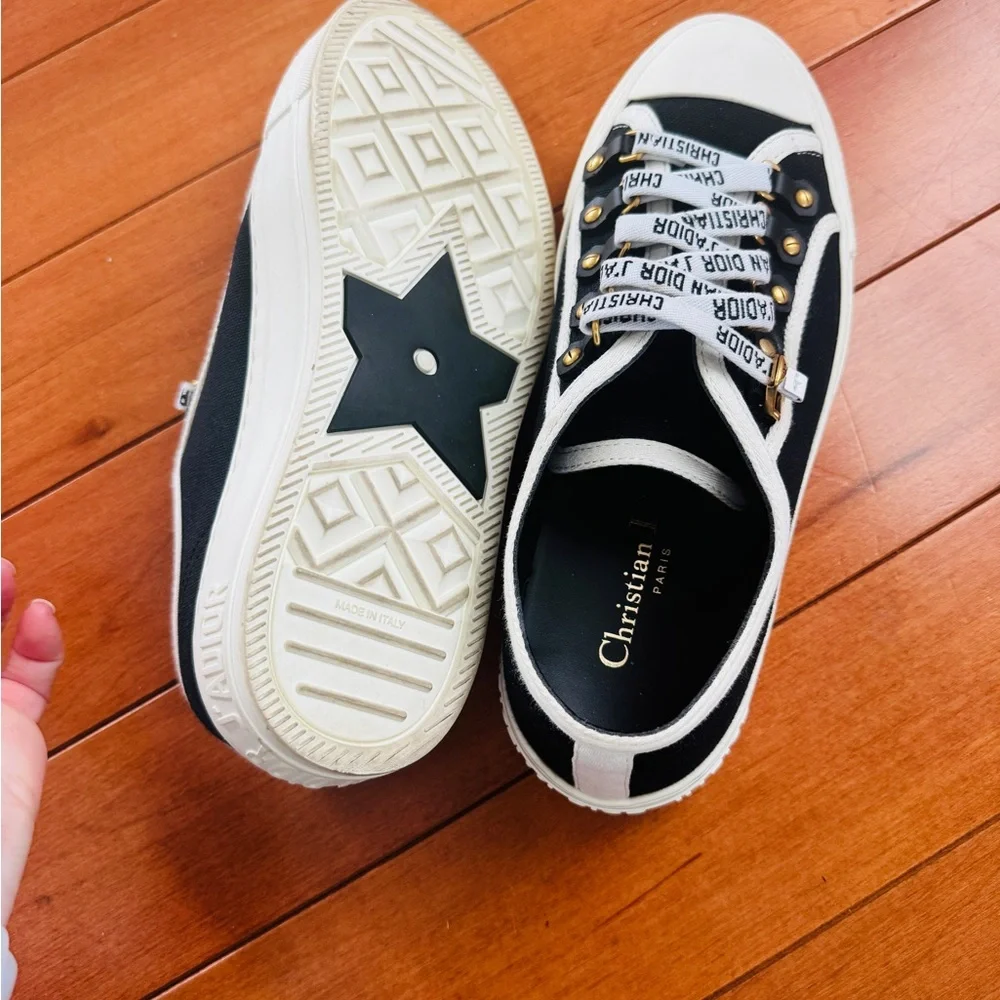 Dior Black and White Low-Top Sneakers - Picture 9 of 10